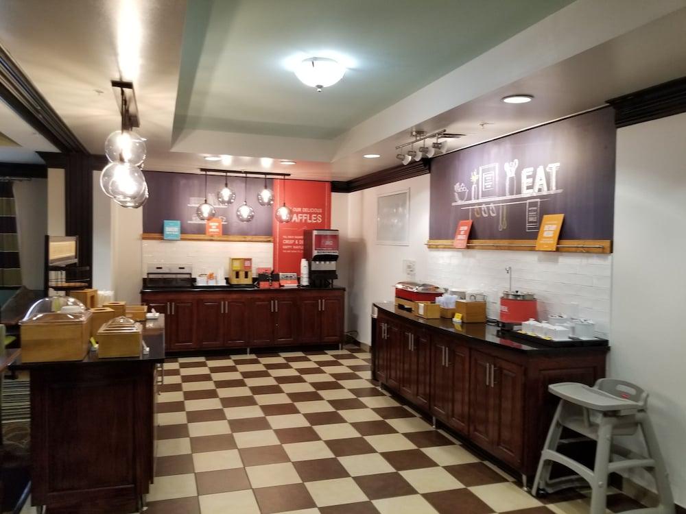 ハンプトン イン モンティチェロ Monticello エクステリア 写真