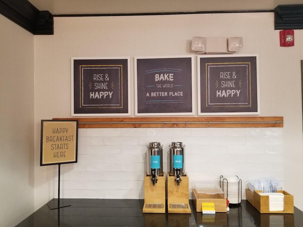 ハンプトン イン モンティチェロ Monticello エクステリア 写真
